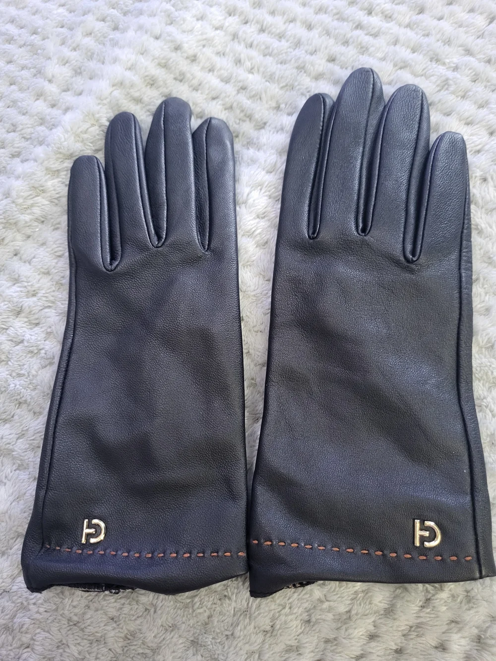 Cole Haan Black Leather Women’s Gloves with Gold Accent Size Large